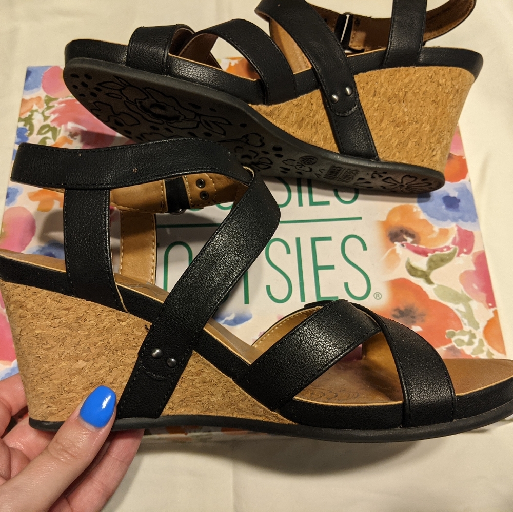 Mootsie Tootsie Tisha Black strappy wedge sandal